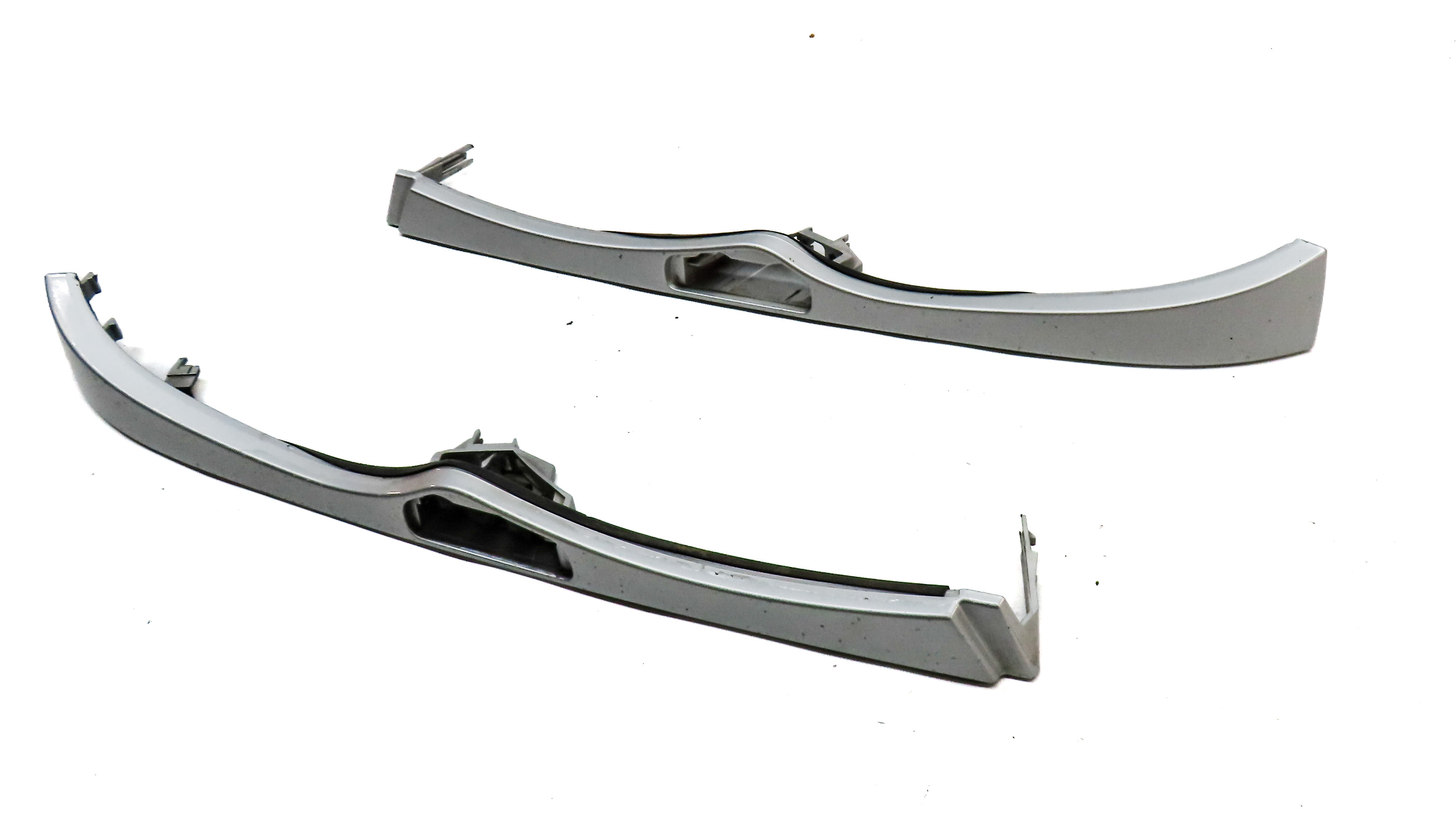 2003 BMW 325XIT WAGON (E46) FRONT LEFT & RIGHT LOWER HEADLIGHT LAMP TRIM SET/2 — exact item pictured